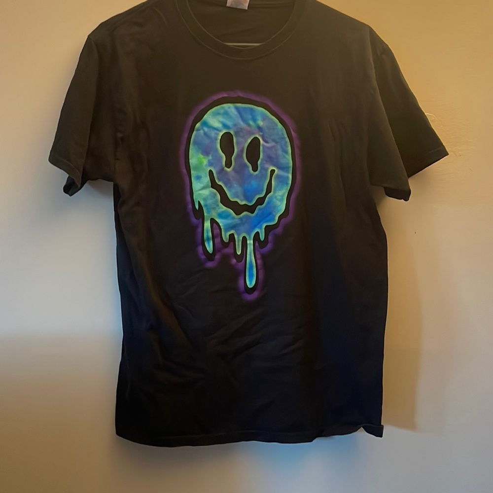 Trippy smiley face t shirt